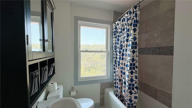 858 Monteiro St, Greenfield, PA 15217 - bathroom with toilet and shower / tub combo