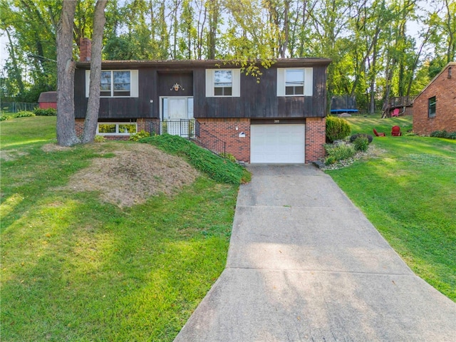 split foyer home with a garage and a front yard