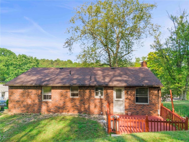 view of front of property with a front lawn