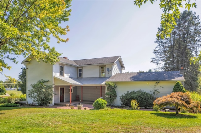 front of property with a front lawn