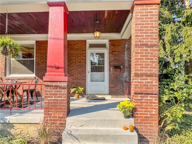 property entrance with covered porch