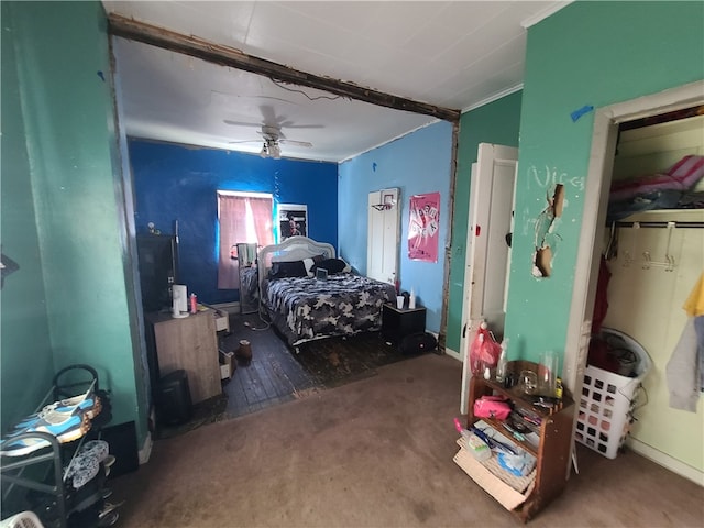 bedroom featuring carpet, ceiling fan, and crown molding