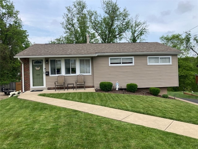 view of front of home with a front lawn