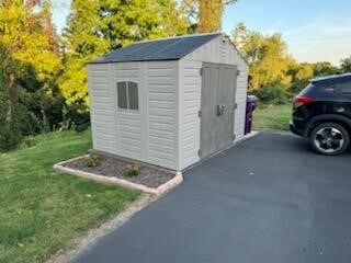 view of outdoor structure featuring a yard