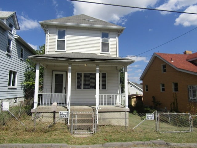 view of front of property featuring a front lawn and a porch