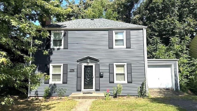 view of front facade featuring a front yard and a garage