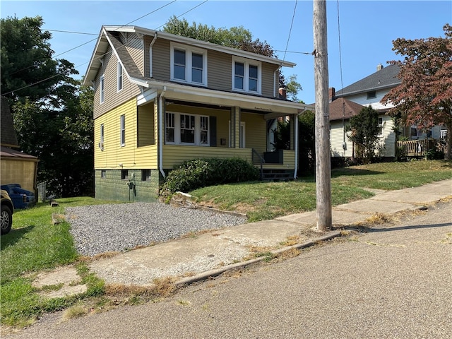 view of front facade featuring a front yard and covered porch