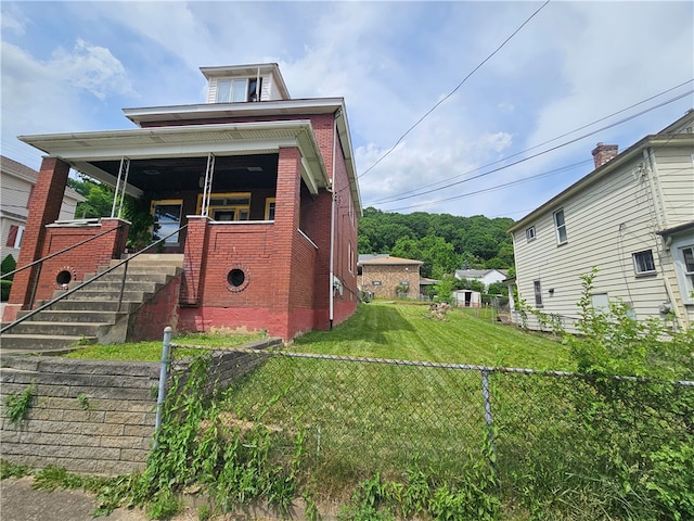 view of front facade with a front lawn