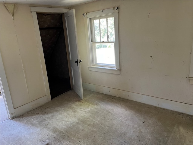 unfurnished bedroom featuring a closet