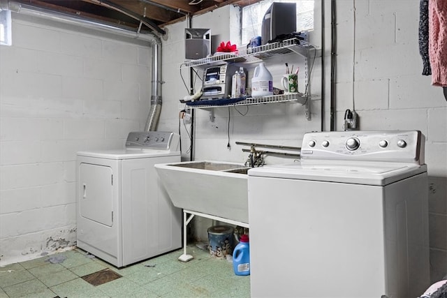 laundry room with washer and clothes dryer