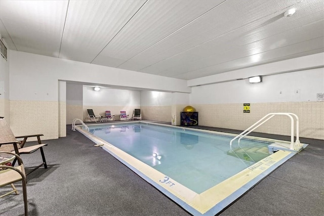 1500 Cochran Rd Unit 712, Scott Twp Sal, PA 15243 - view of swimming pool