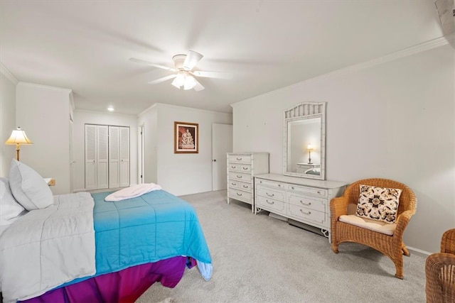 carpeted bedroom featuring ceiling fan, ornamental molding, and a closet