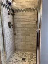 bathroom featuring tiled shower