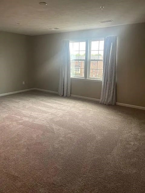 unfurnished room featuring carpet flooring