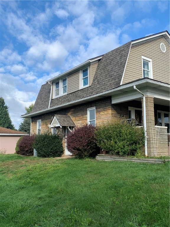 view of front of house with a front yard