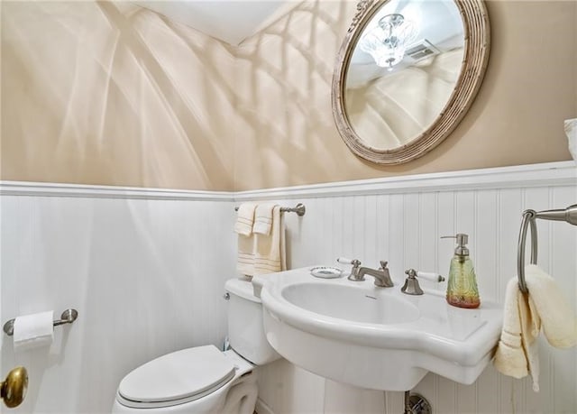 bathroom featuring toilet and sink