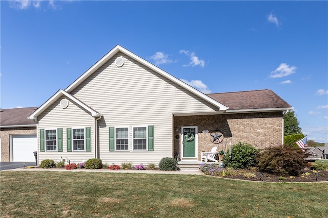 view of front of home featuring a front lawn and a garage