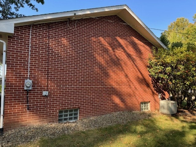 view of side of home featuring a lawn