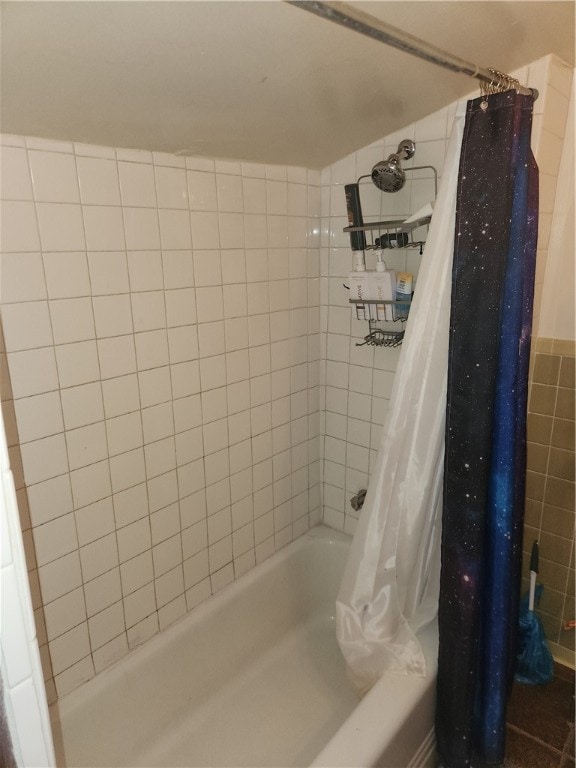 bathroom with shower / bath combo with shower curtain