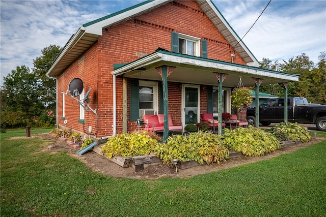 view of front of home with a front lawn and covered porch