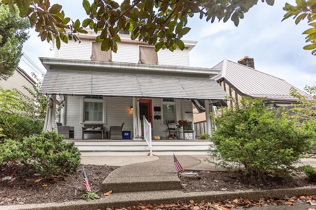 view of front of property featuring a porch