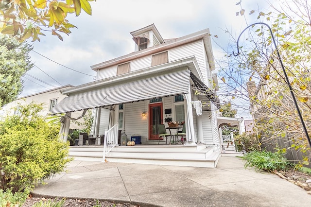 view of front of home featuring a porch