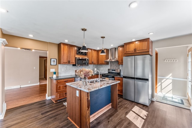 kitchen with an island with sink, appliances with stainless steel finishes, sink, and dark hardwood / wood-style flooring