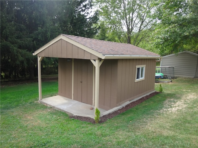 view of outdoor structure featuring a yard