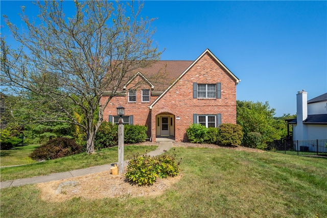 view of front of house featuring a front lawn