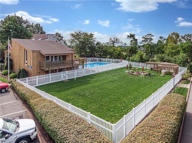 view of yard with a fenced in pool