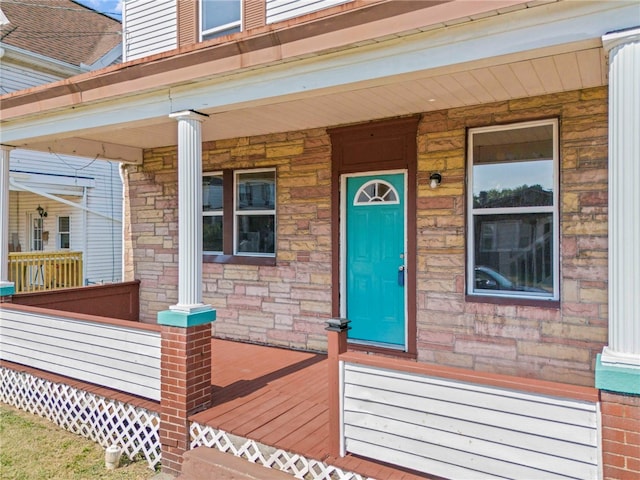 doorway to property with covered porch