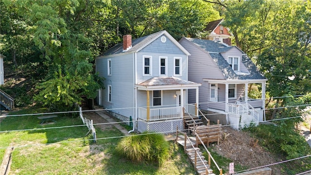 view of front facade featuring a porch and a front lawn