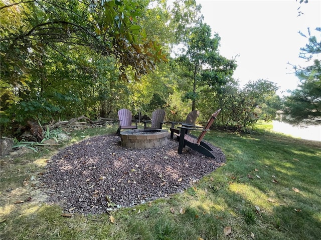 view of yard featuring an outdoor fire pit