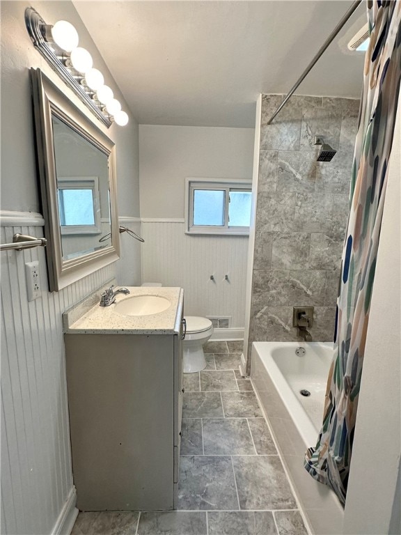 full bathroom featuring shower / tub combo with curtain, vanity, and toilet