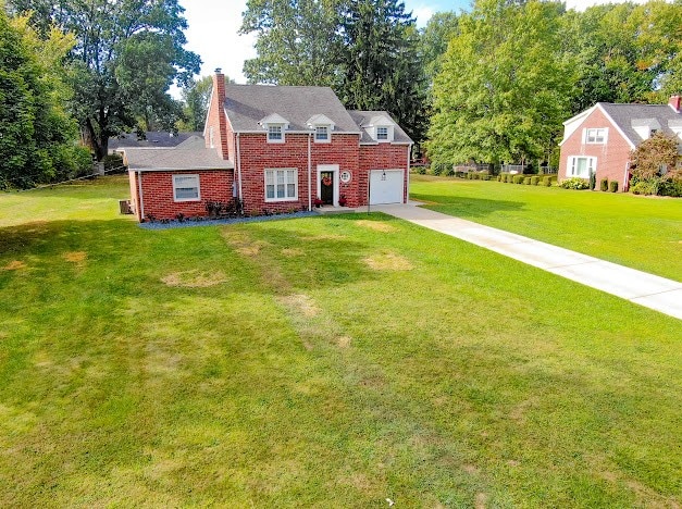 view of front of property featuring a garage and a front lawn