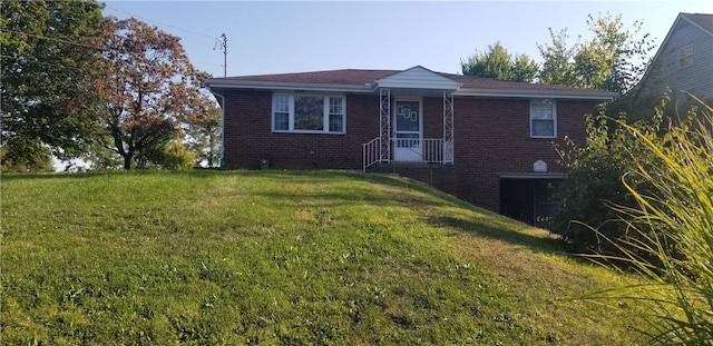 view of front of home featuring a front lawn