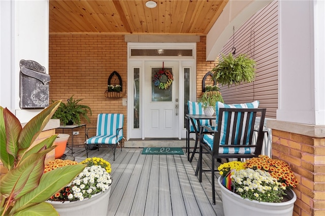 property entrance featuring a porch