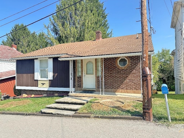 single story home featuring a front yard and covered porch