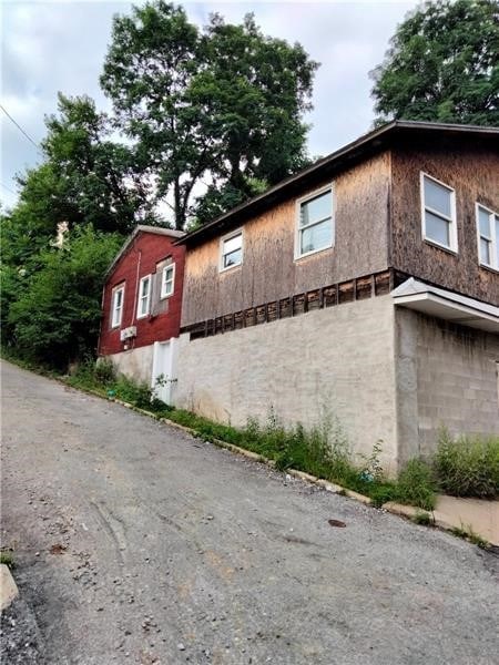 view of home's exterior