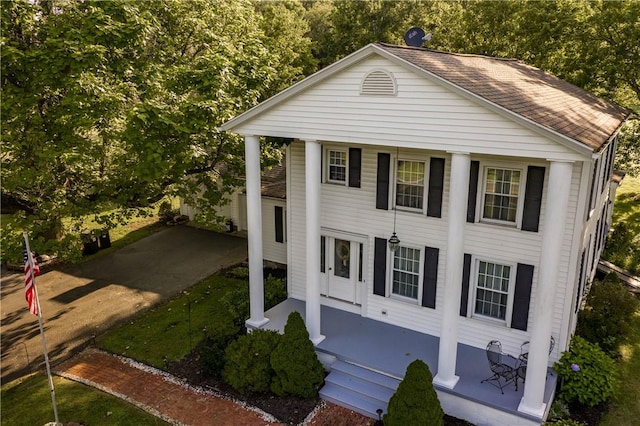 view of front facade with a porch