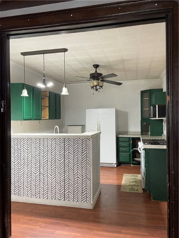 kitchen with ceiling fan, green cabinets, dark wood-type flooring, and white appliances