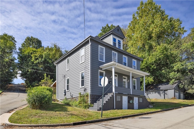 view of front of property featuring a front yard and a porch