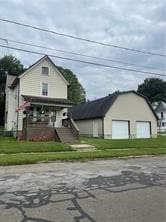 view of front of house featuring a front lawn