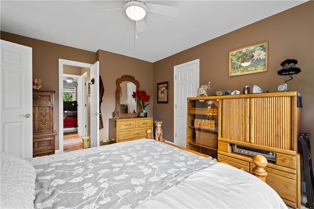 bedroom with ceiling fan