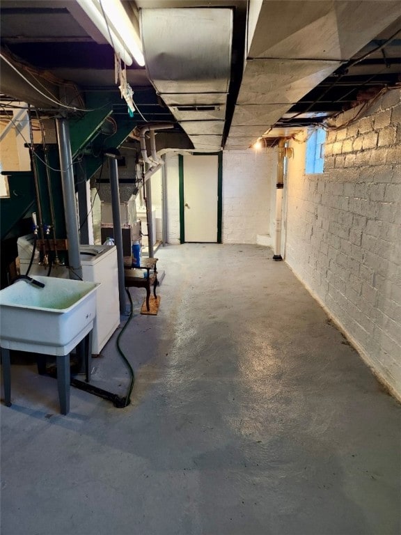 basement featuring washer / dryer