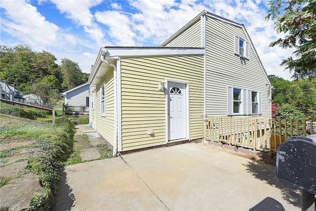 view of front of house with a patio