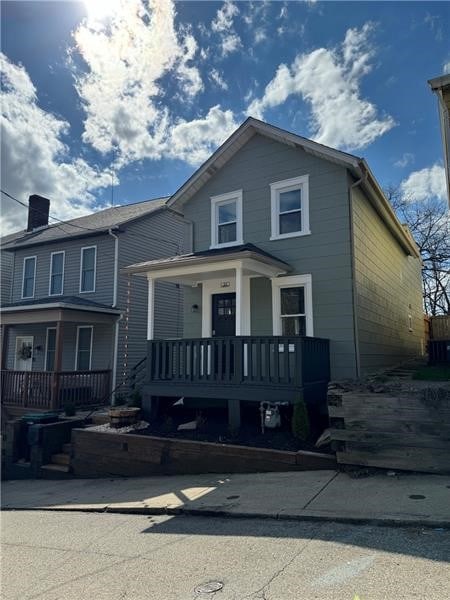 view of front of home featuring covered porch