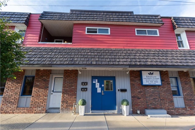 818-820 Broadway Ave, Stowe Twp, PA 15136 - townhome / multi-family property featuring board and batten siding and brick siding