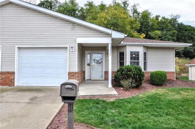 view of front facade with a garage and a front yard