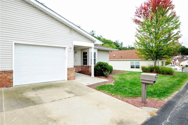 view of front of home featuring a front lawn and a garage